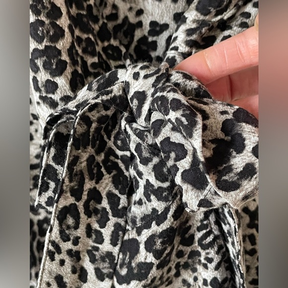Banana Republic Leopard Print Wrap Top Size XS - Picture 5 of 5